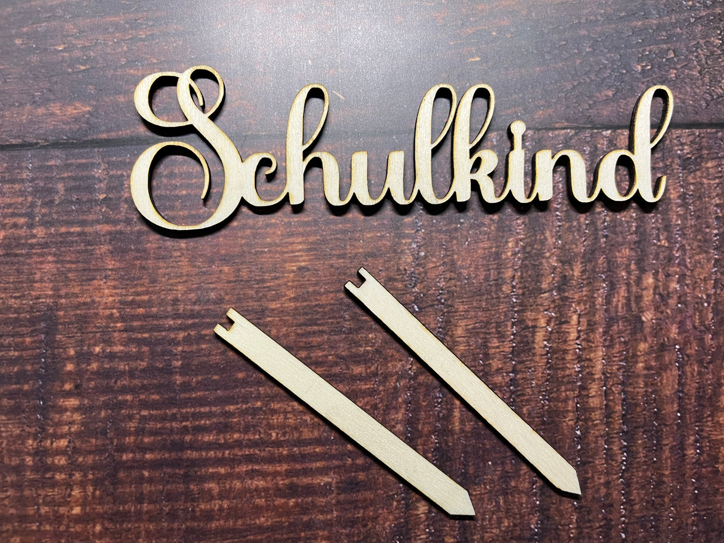 Holz Schulkind Schnörkel