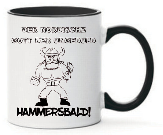 Schwarze Tasse Der nordische Gott der ungeduld Hammersbald! mit einem handgezeichneten Wikinger mit Hammer in der Hand