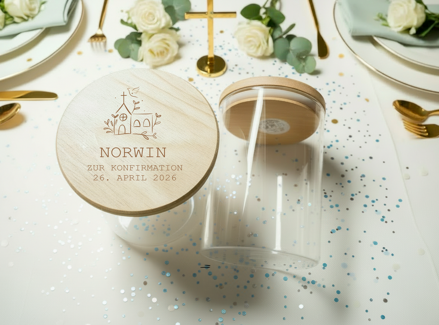 Konfirmation, Taufe, Kommunion Personalisierbares Glas mit Holzdeckel – Geschenk mit Name, Motiv & Datum