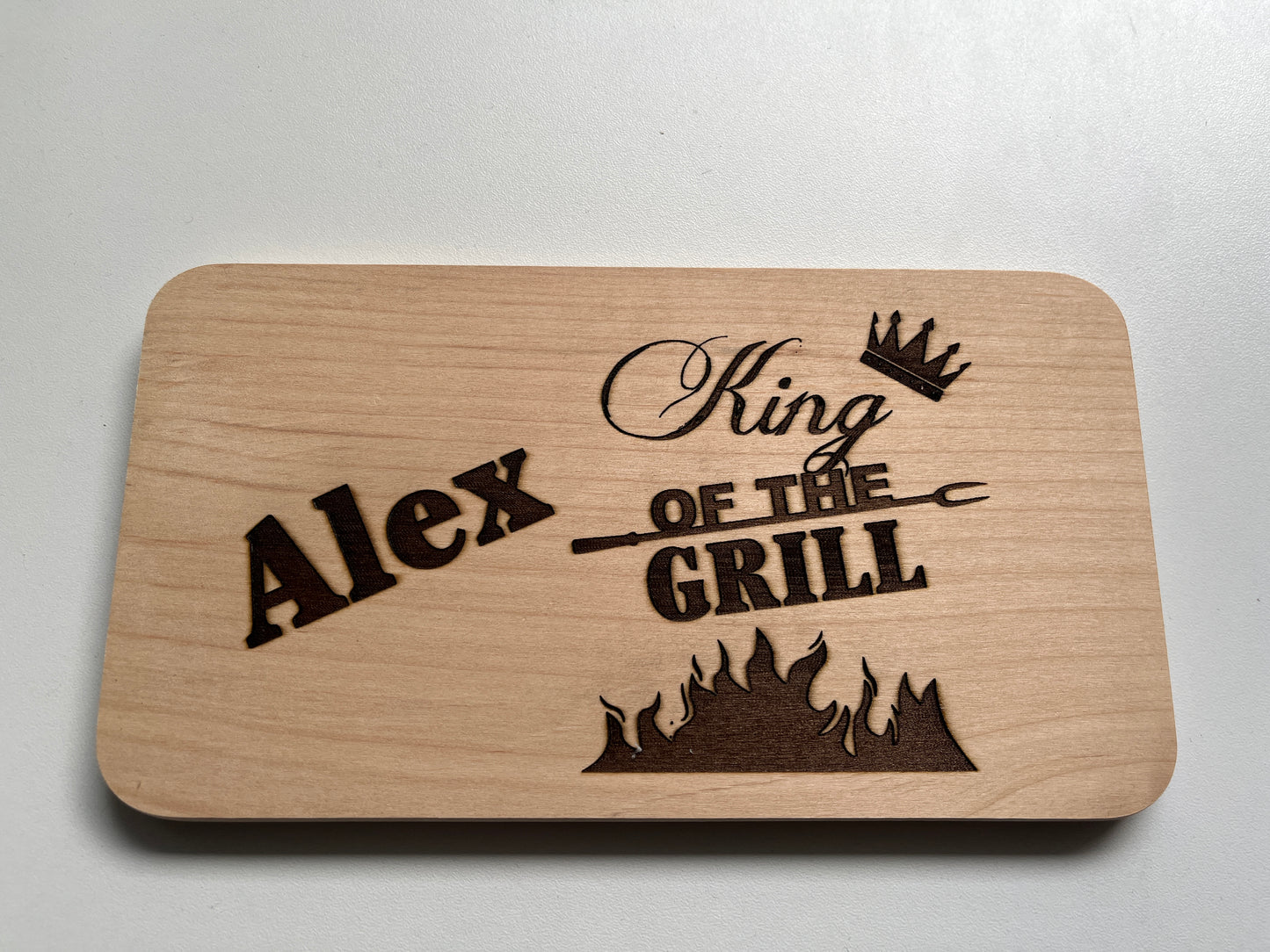 Frühstücksbrett King of the Grill mit Name